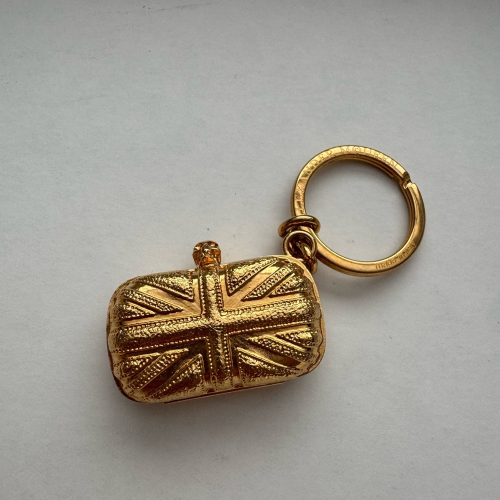 Alexander McQueen Gold Union Jack skull clutch Keychain 18k plated RARE